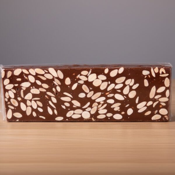Turrón de chocolate con leche y almendras