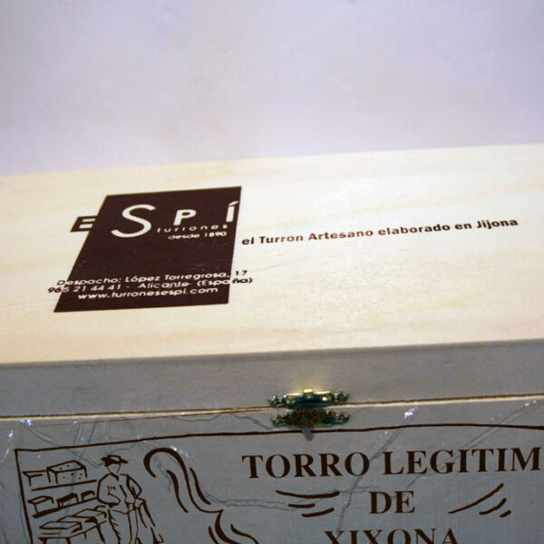 Selección de turrones artesanos en caja de Madera